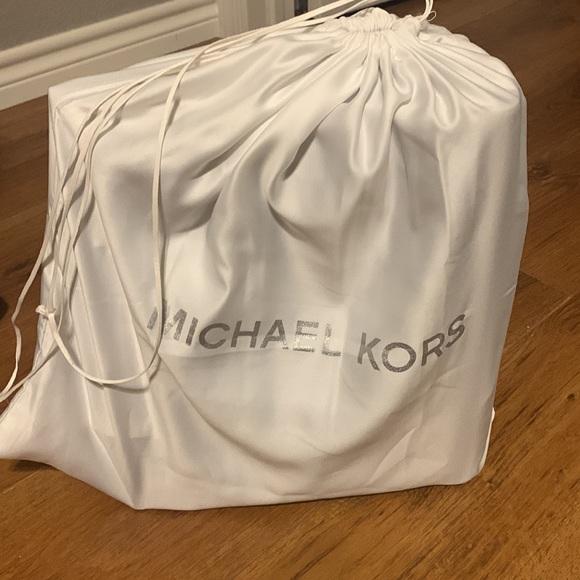 Michael Kors purse w/ wallet - Picture 7 of 8